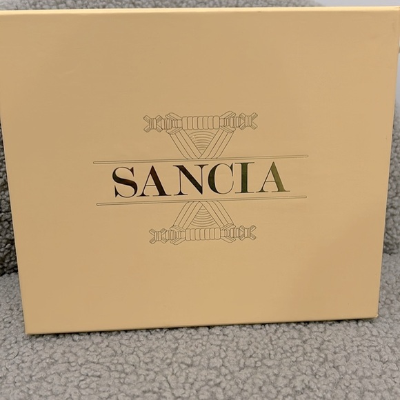 Sancia Yvette Half Moon Bag 🤍🌙 - Picture 6 of 7